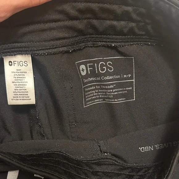 2 PIECE SET Figs Black Short Sleeve V-Neck Tee and Jogger - Picture 8 of 8